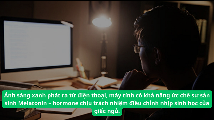 Dùng máy tính, điện thoại trước khi ngủ gây mất ngủ