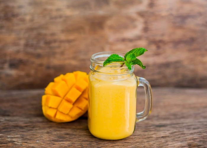 Bị mất ngủ uống gì? Thử ngay ly sinh tố xoài